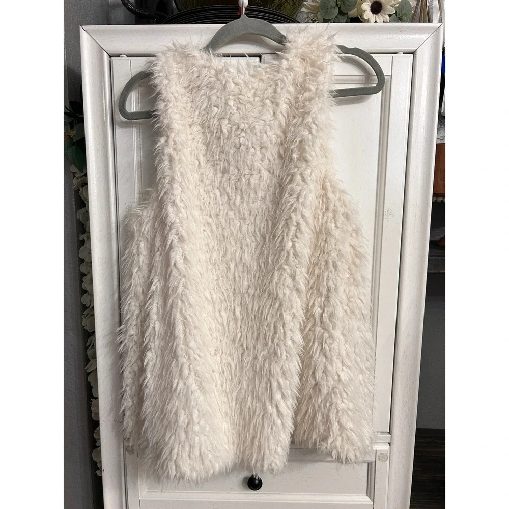 Ivory Shaggy Faux Fur Vest Sleeveless LARGE Winter Fall Cozy Lush